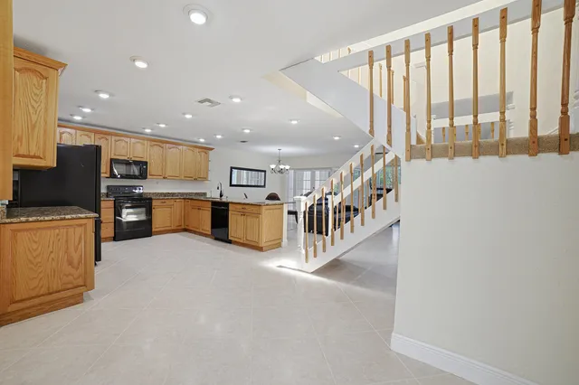  Residence photo 5
