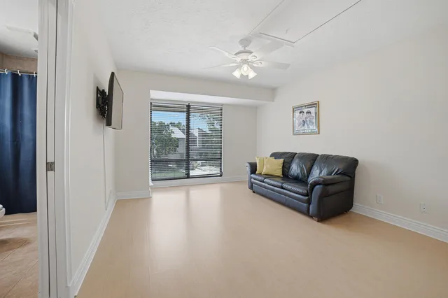  Residence photo 18