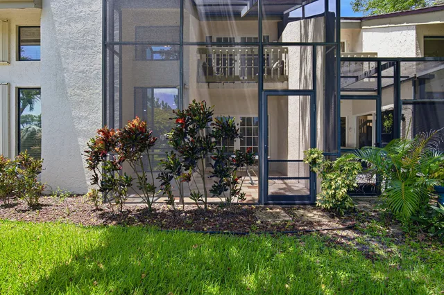  Residence photo 30