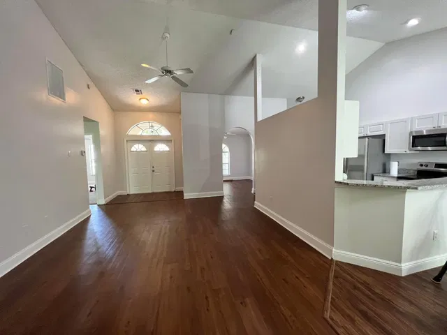 Residence photo 3