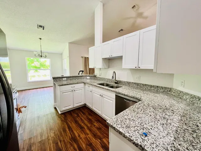 Residence photo 4