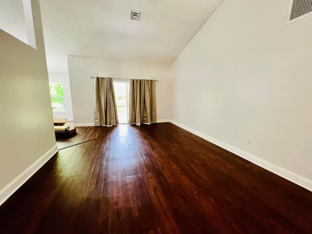 Residence photo 6