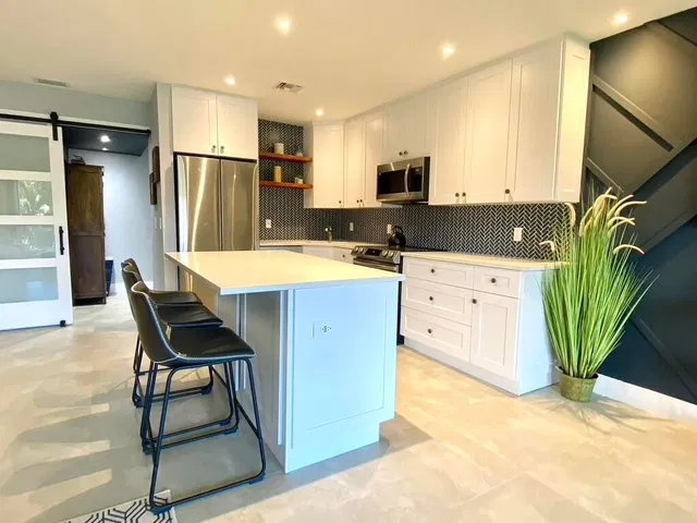Unit 205 photo 4