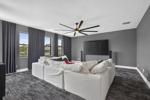 Residence photo 60