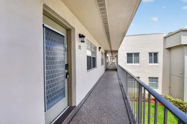 Residence photo 32
