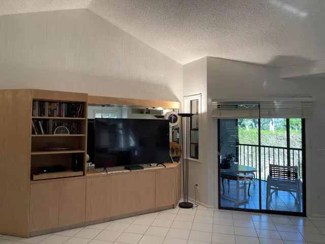 Unit F photo 11