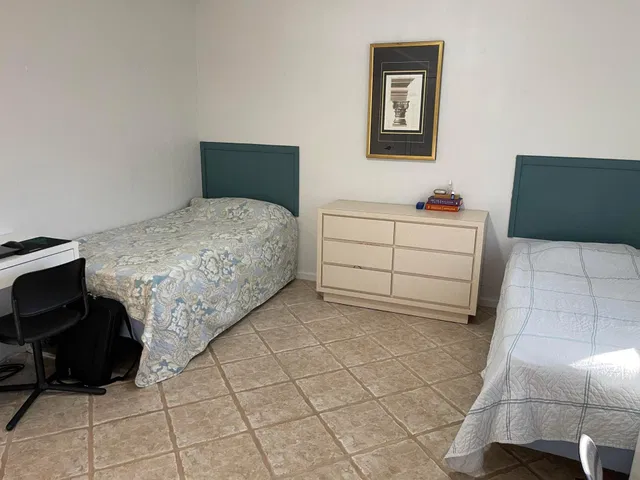 Unit F photo 25