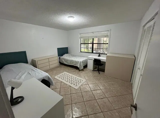 Unit F photo 27