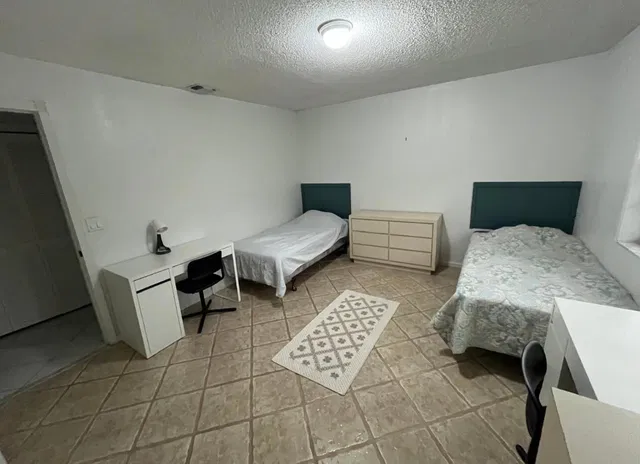 Unit F photo 29