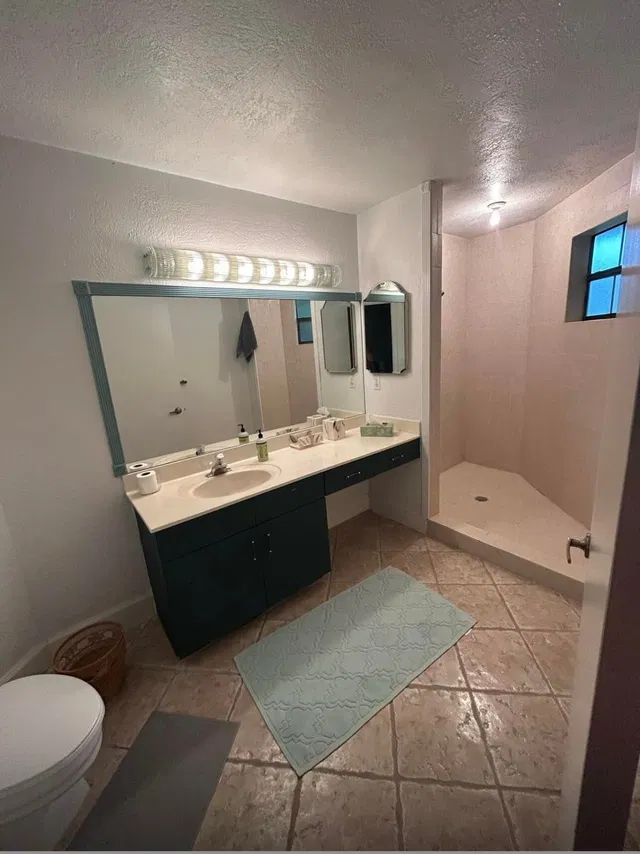 Unit F photo 45