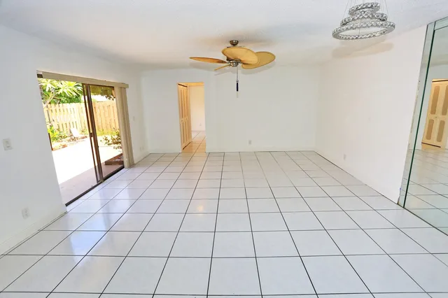 Unit C photo 11