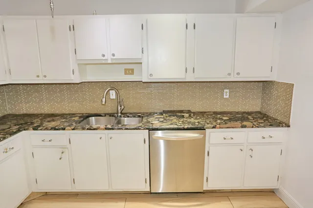 Unit C photo 16