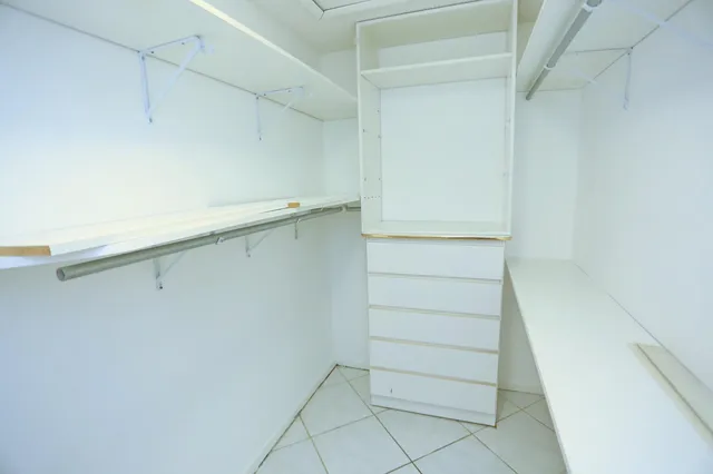 Unit C photo 20
