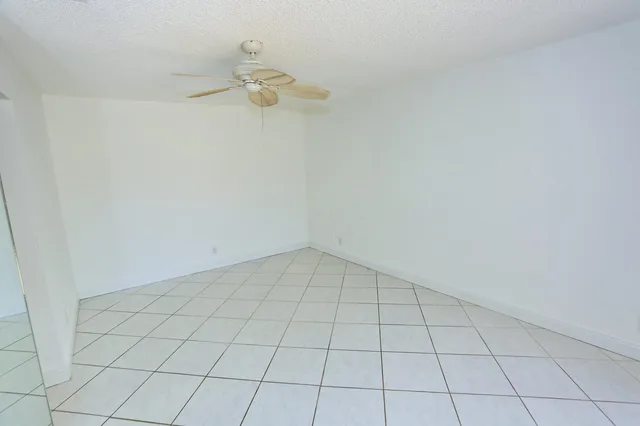 Unit C photo 21