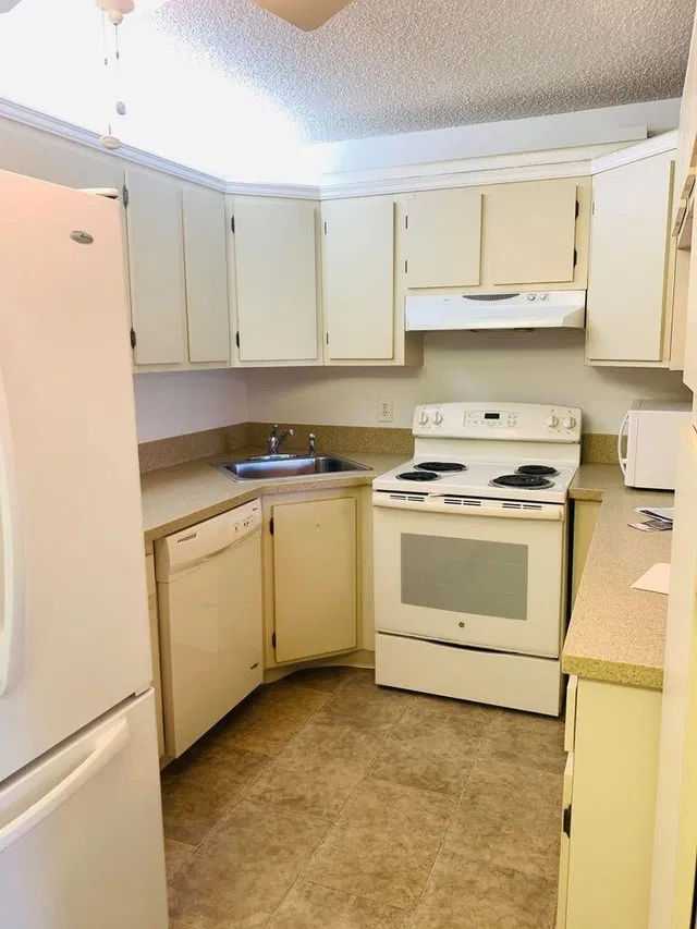  Unit C2 photo 4