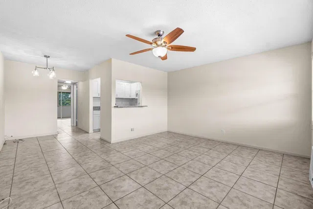 Residence photo 3