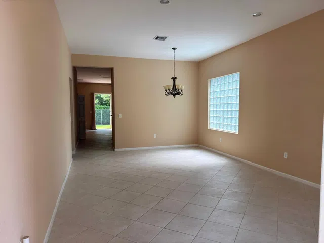 Residence photo 4