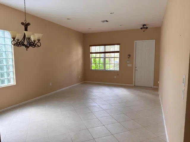 Residence photo 5