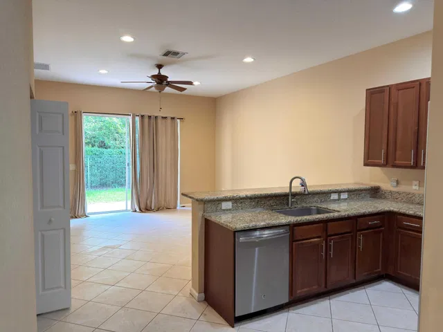 Residence photo 6