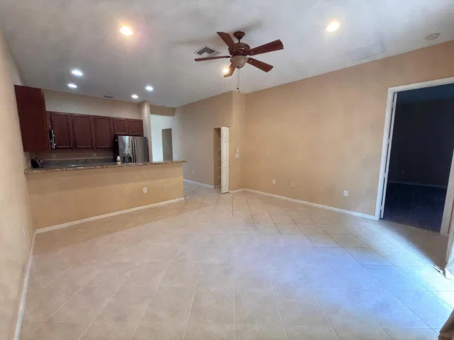 Residence photo 8