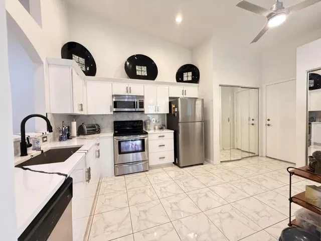 Residence photo 75