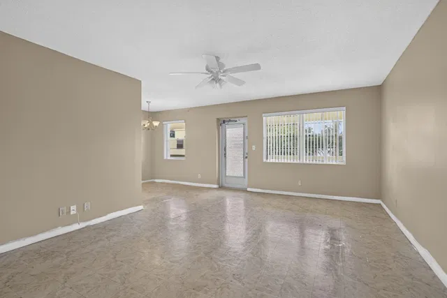 Residence photo 3