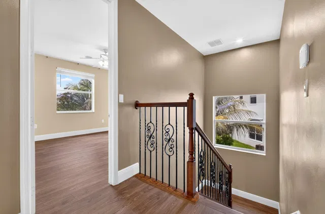Residence photo 76