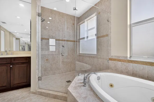 Residence photo 94
