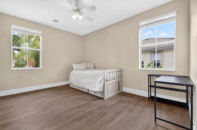 Residence photo 98