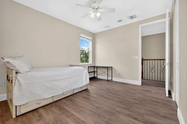 Residence photo 99