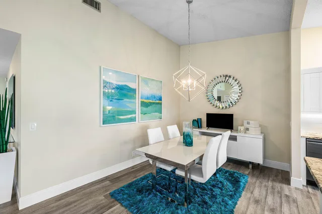 Residence photo 17