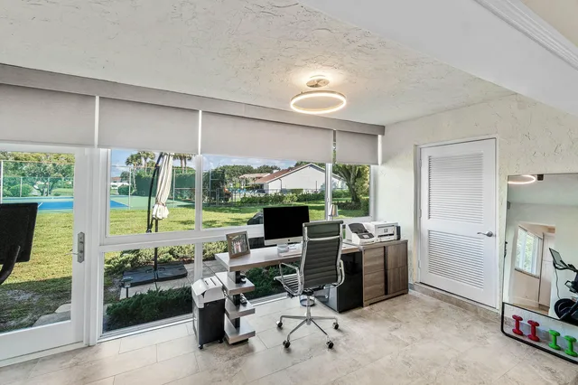 Residence photo 19