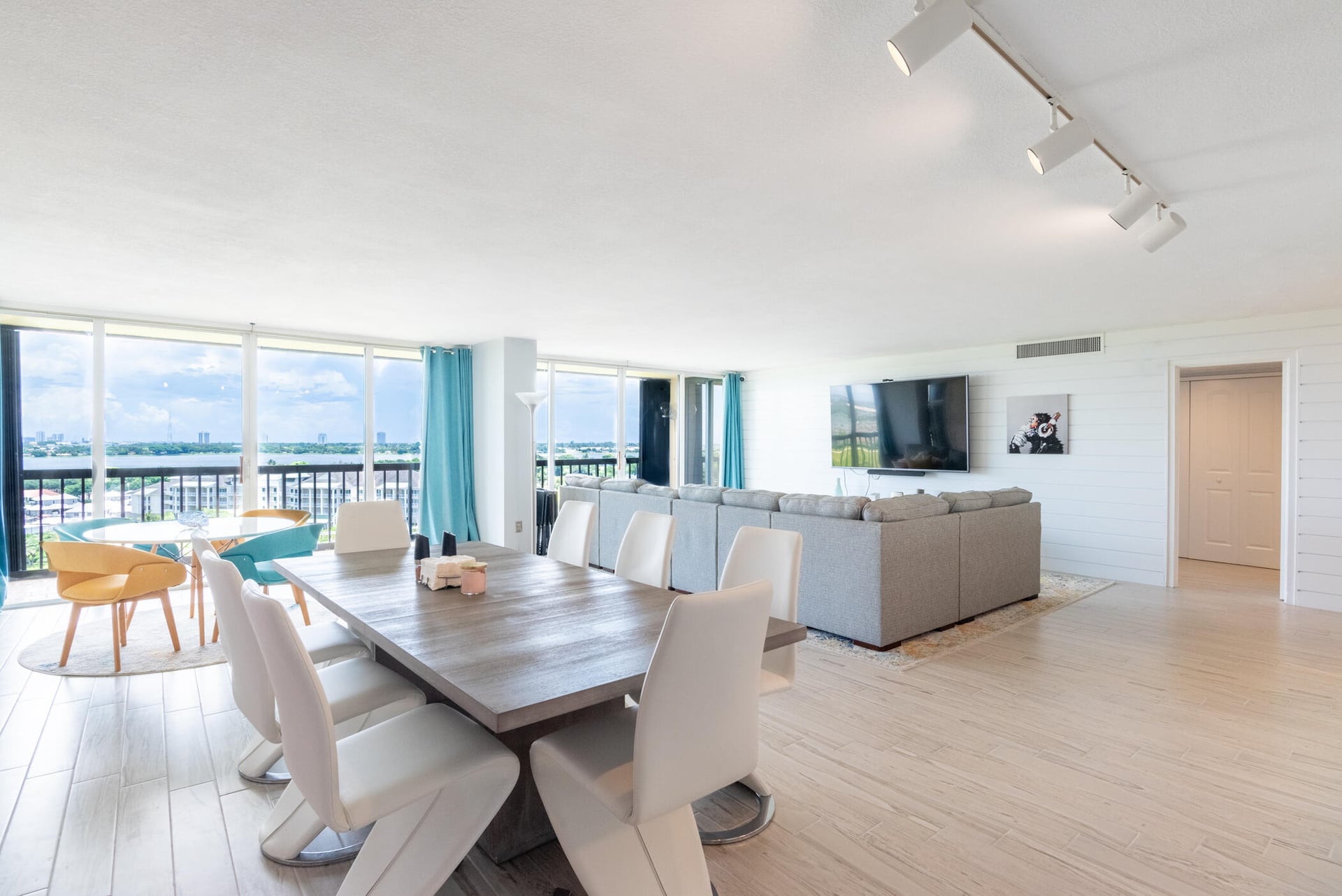 Unit 1405 photo 6