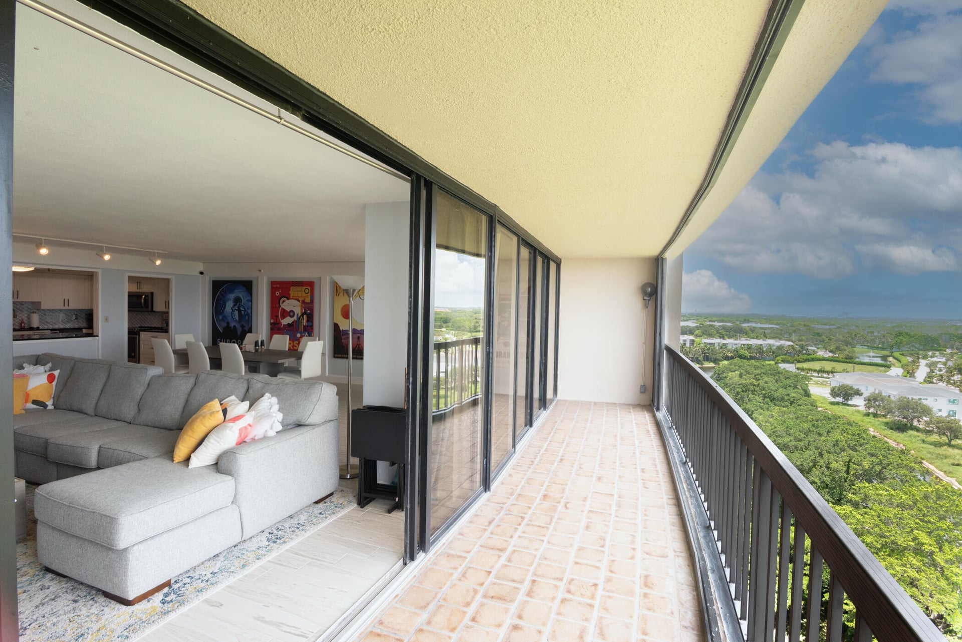 Unit 1405 photo 10