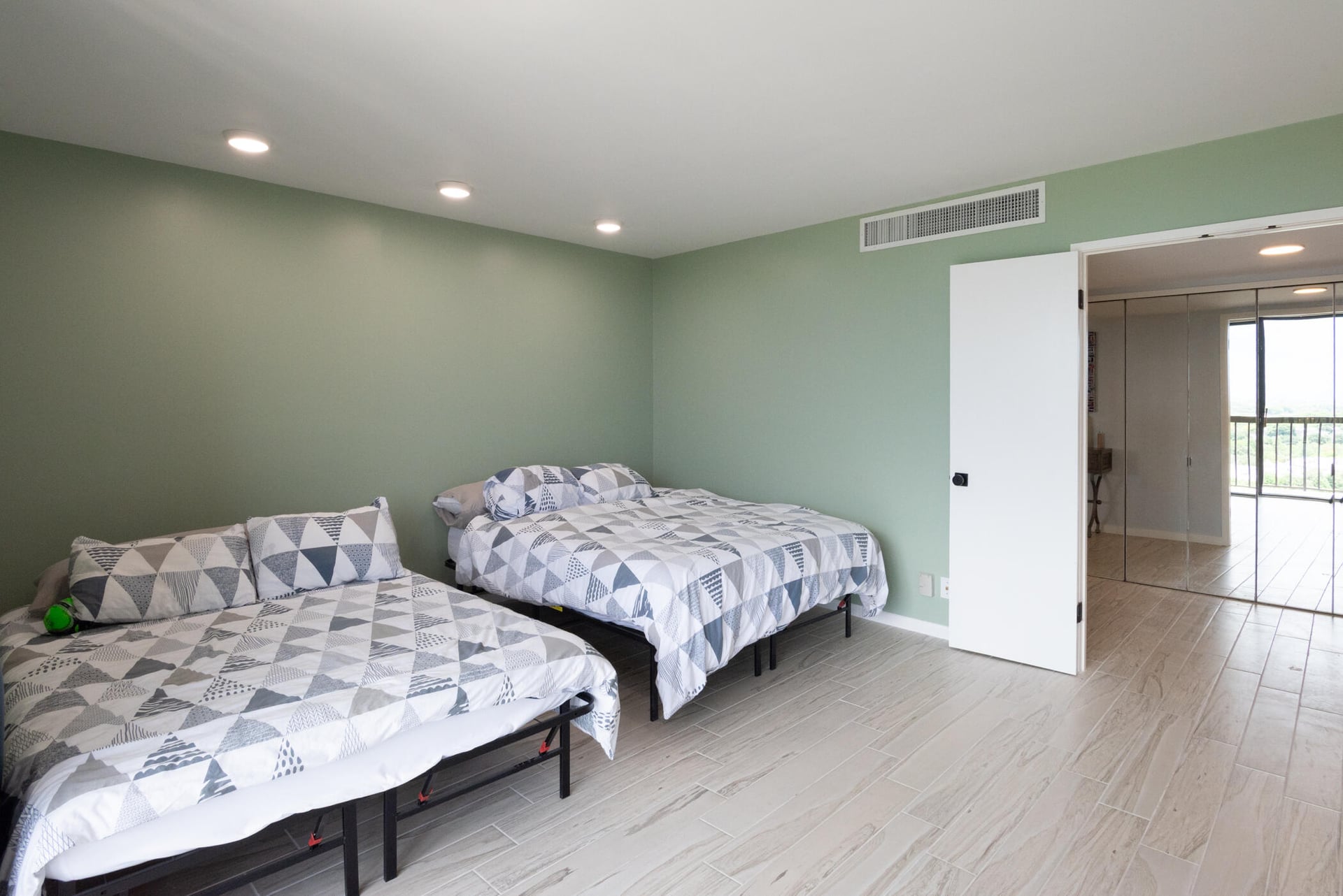 Unit 1405 photo 26