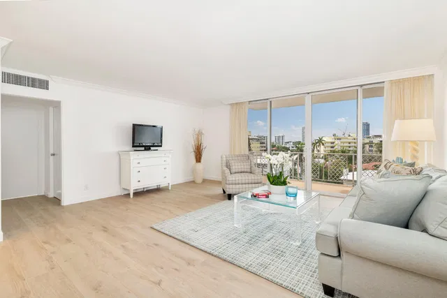 Island House Condos Unit 6c photo 2