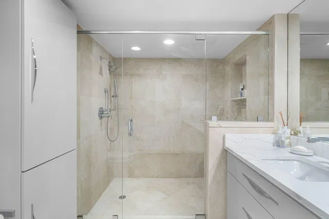  Unit 903 photo 25