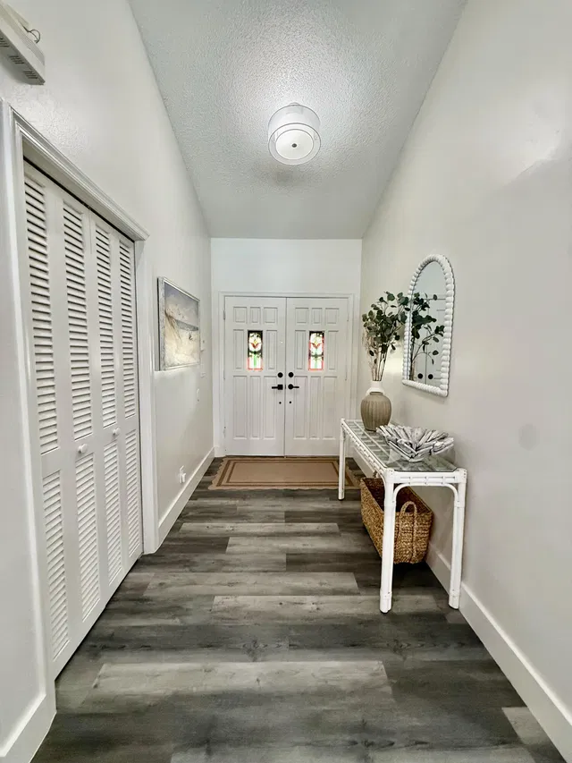 Residence photo 3