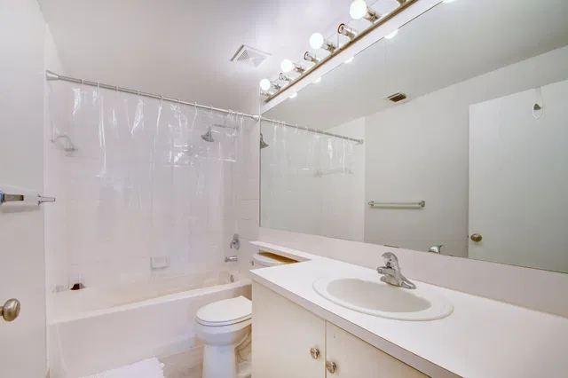 Courtyards in Cityplace Unit 208 photo 20