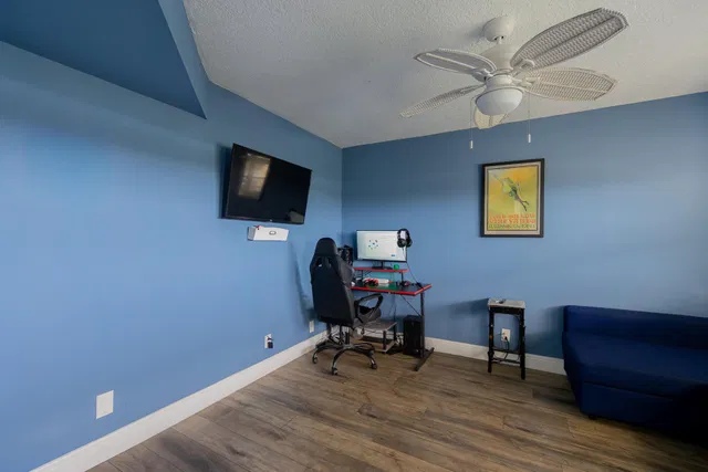  Unit 602 photo 4
