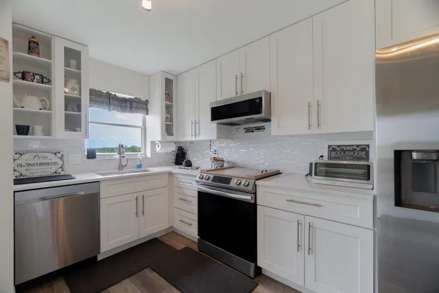  Unit 602 photo 15