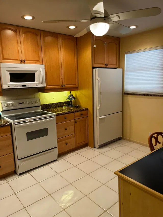 Eastpointe Country Club Unit 205 photo 4