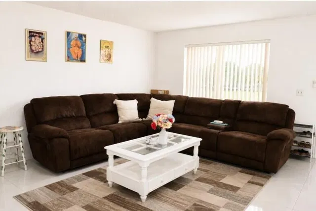 Residence photo 3