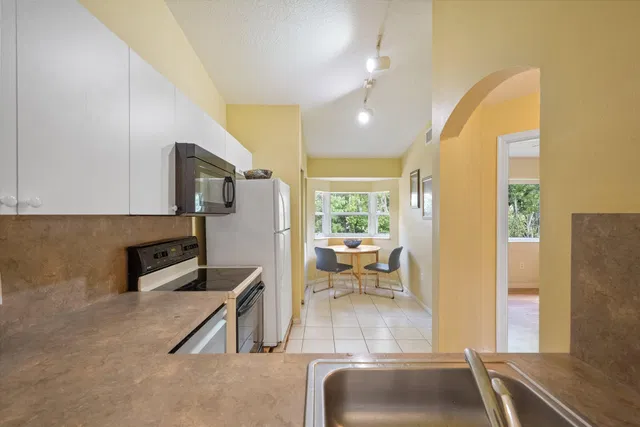  Unit 202 photo 9