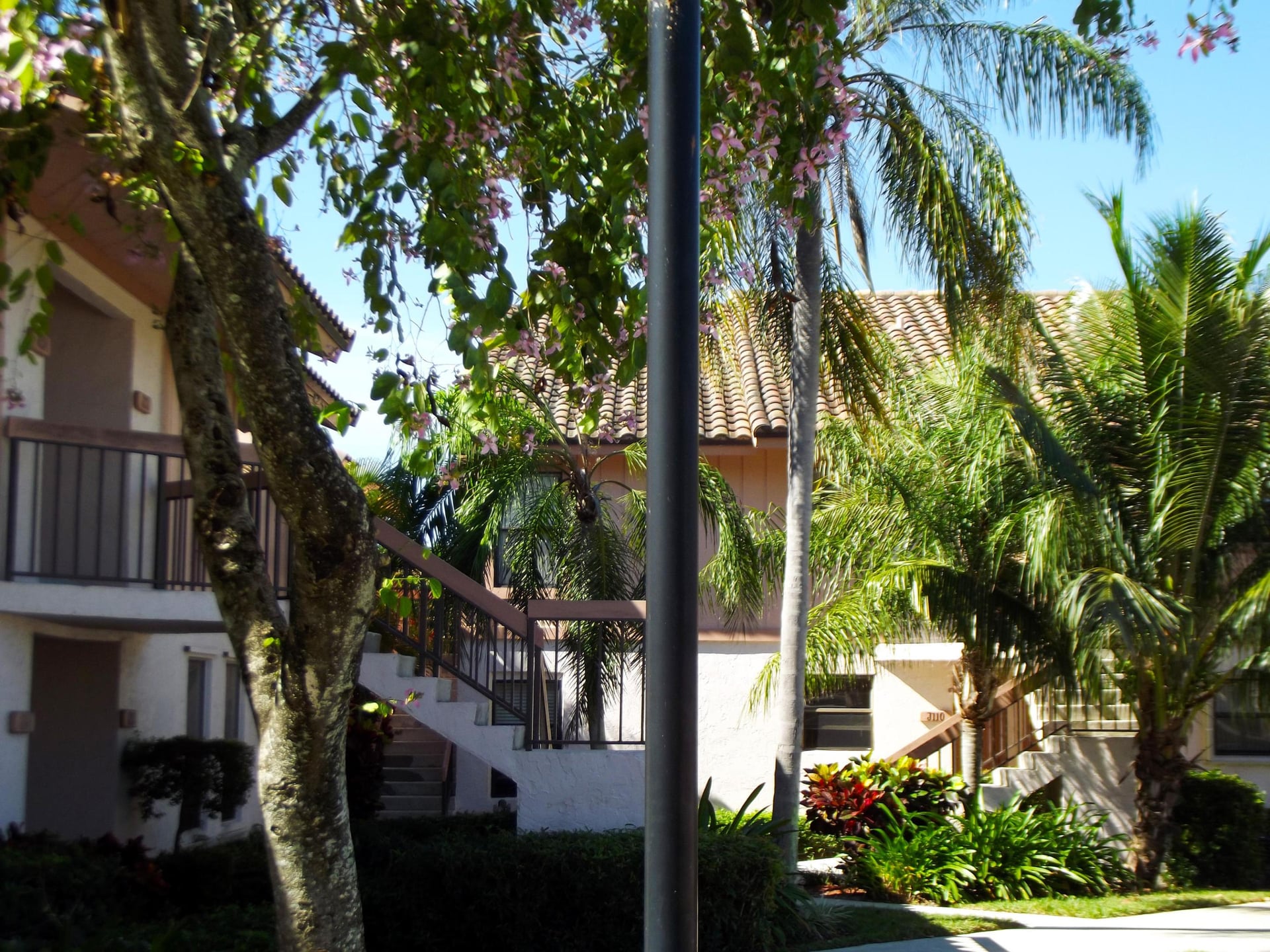 Unit 2140 photo 3