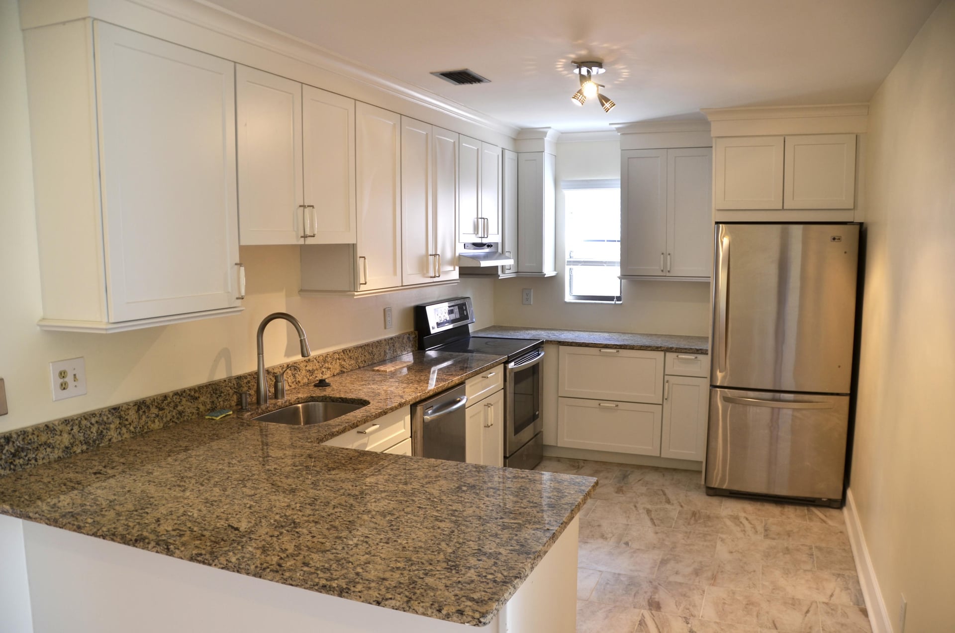 Unit 2140 photo 11