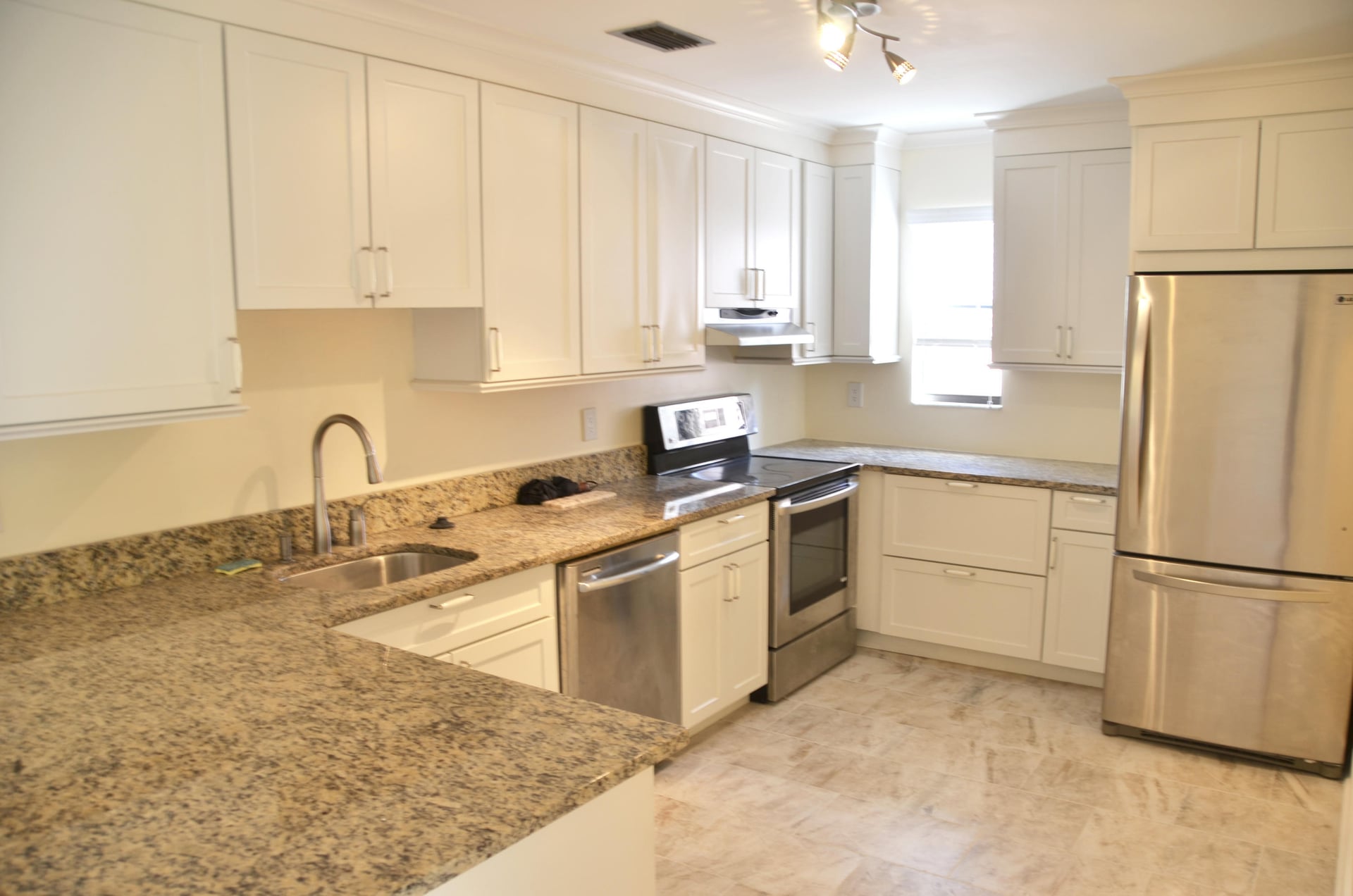 Unit 2140 photo 12