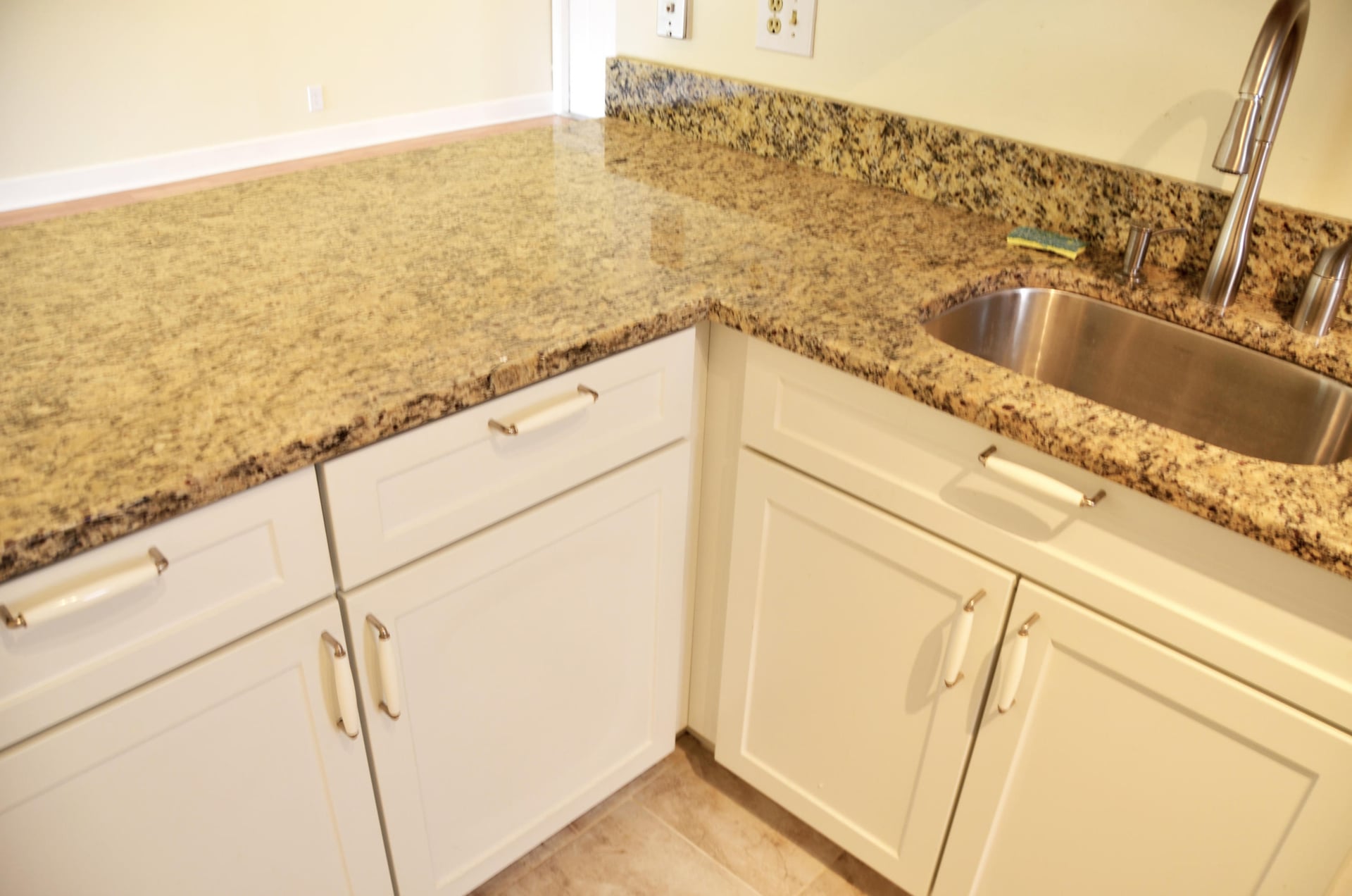 Unit 2140 photo 15