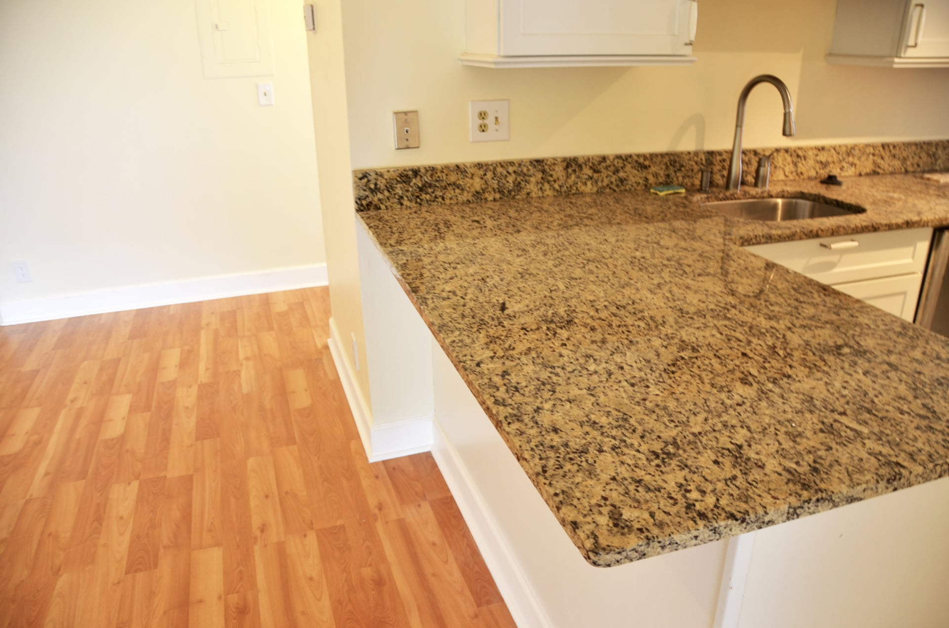 Unit 2140 photo 16