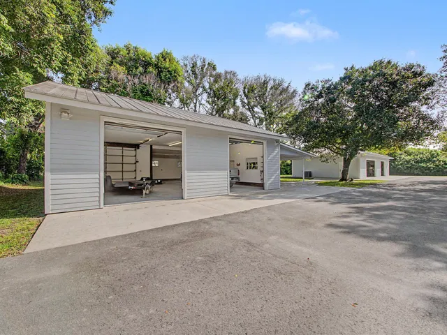  Residence photo 6